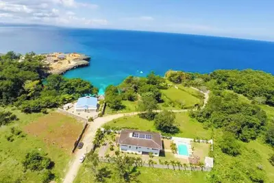 Image de Villa avec piscine naturelle idéale pour les familles