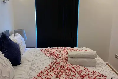 Image de Cozy 1-bedroom apartment, 2 min walk to Barking Station and on-site free parking