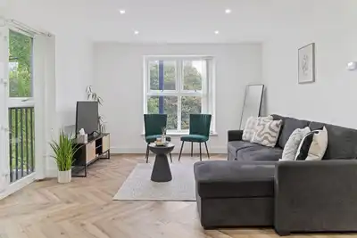 Image de 2 Bed Apartment Near City Centre - on street parking