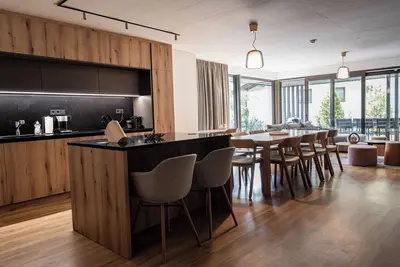 Image de Luxurious ski in - ski out chalet with private sauna (1)