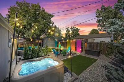 Olde Town Gem: 5 TVs + Hot Tub & Game Yard