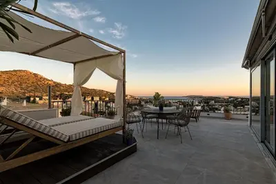 Image de Penthouse with breathtaking view of the Vouliagmeni bay