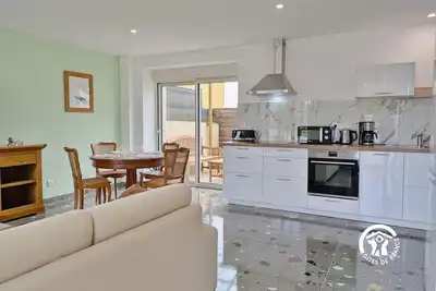 Image de Gîte La Maison du Bourg avec Terrasse et Parking, 4 Personnes à Louverné