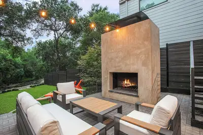 Image de The Atx South Lamar Creekside Retreat with Hot tub