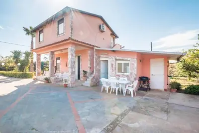 Image de Villa Rosa parking & wifi Via San Michele Arcangelo, 96017 Noto,