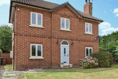 Image de 3 chambres à coucher à Eakring