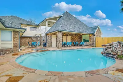 Image de Spacious 9-Bedroom Retreat w/ Pool, Game Room & Bbq – Perfect for Groups!