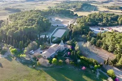 Image de Maison de Vacances 'Villa Des Vignes Et Spa' avec Terrasse Privée, Wi-Fi et Climatisation
