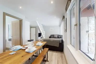 Image de Spacious and well equipped, this holiday home offers comfortable accommodation