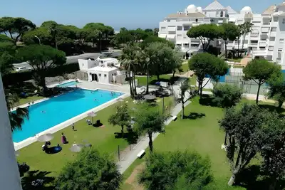 Image de Appartement 'El Portil Pinares' avec piscine partagée, terrasse privée et Wi-Fi