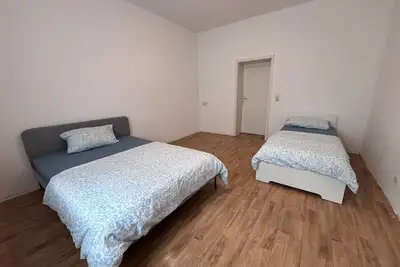 Image de Large flat with separate rooms for 8 guests STPh