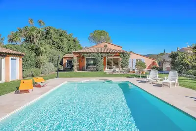 Image de La Villa Le Jardin vous accueille dans son écrin de verdure
