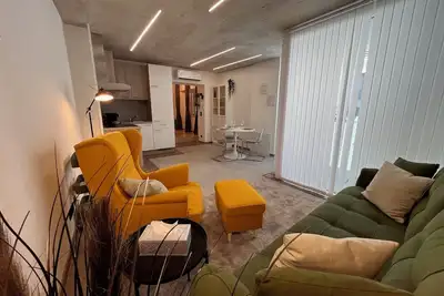 Image de Modern \"Yellow\" apartment in the historic center