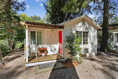 Image de New! Rouge Cobb Mountain Hotel - Cabin 3