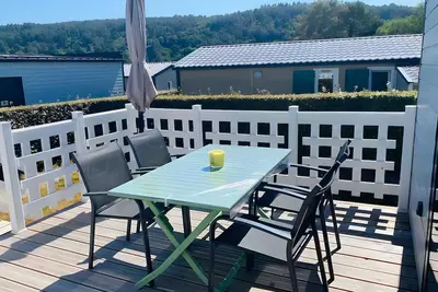 Image de Charmant chalet au bord du Lac