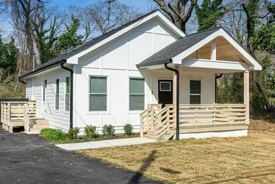 Image de Cozy Nest Pet-Friendly Grove Park 2br Retreat