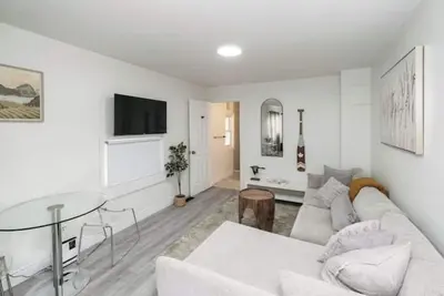 Cozy, Clean & Bright Suite - Perfect for long stays