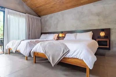 Image de Tropical Bali Bungalow, salt water pool, near beach, yoga deck.