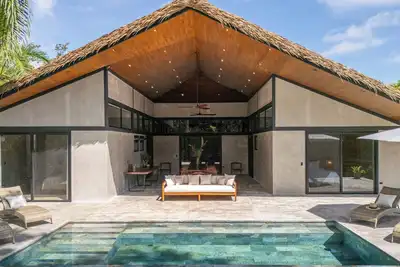 Image de Deluxe 4-bedroom Villa in charming Ojochal with Private Pool