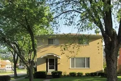Image de Stunting Sunburst Peaceful Palace Spacious 5-bedroom house in Center Line, Mi.