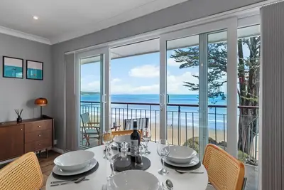 Image de 33 Beach Court - Direct Beach Access, Sea Views