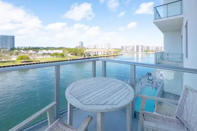 Image de Corner unit|Spacious Balcony|Sunset Views