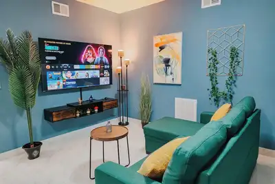 Image de Luxi / 2 King Beds / 65\" 4k Tv / Rain Shower / W/D