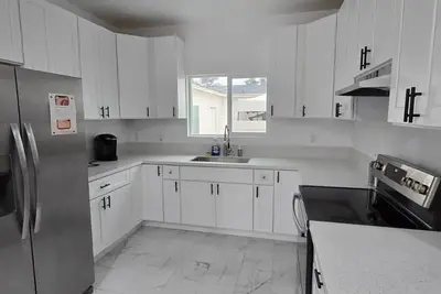 Image de Lovely 3-bedroom house, 5 beds, Sleeps 10 with Ac, Free coffee & laundry