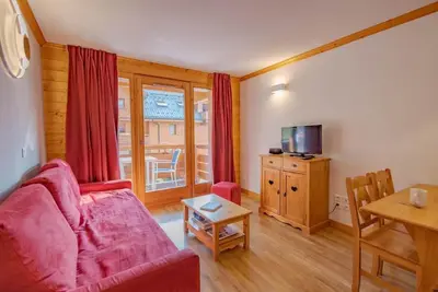 Image de Rez-de-chaussée, piscine, balcon, télévision, casier à ski, 29m², Valloire