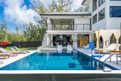 Image de Private 5-bedroom pool villa in beautiful Key Largo, resort lifestyle!