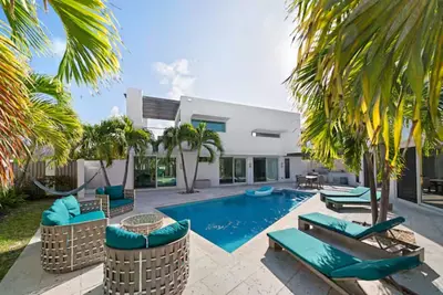 Image de Luxury Pool Villa Steps Away From the Beach with Stunning Ocean Views