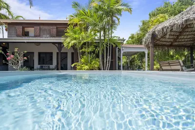 Image de Domaine Colibri - Cinq Chambres Villa, Couchages 10