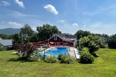 Image de Cozy Cabin, Mountain Views, Hot Tub, Pool, Basketball Court, Fire Pit in Rutland