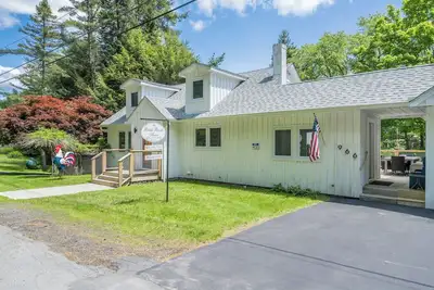 Image de Luxury Retreat w/ Hot Tub - near Bethel Woods!