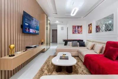 Image de 2 Luxury Bdr Apartment |Super Fast Wi-Fi | Gym | Pool |Free Airport Fast Track |