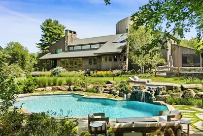 Image de Luxury Bedford Estate w/ Pool & Spa
