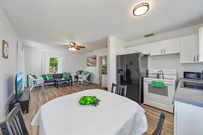 Image de KeyLime Cottage - Beachy Getaway. 7 Mi From Beach