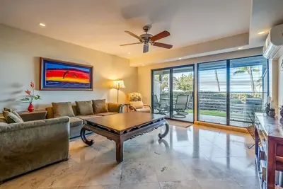 Image de New  - Steps to the beach - A/C in living areas & bedrooms. Also host to #10879