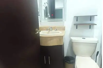 Image de Private and modern pool sleeps 6 with parking