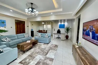 Image de Oceanview Zuri Penthouse-Meters from the beach