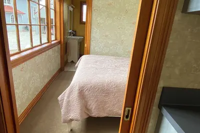 Image de Rose Creek Cottage – Secluded Vineyard Stay with Stunning Mountain Backdrop