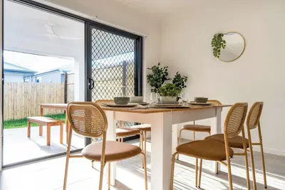 Image de Canopy House - Brand New Home in Nature’s Arms