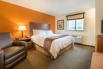 Image de Modern Pet-Friendly Stay Perfect for Families on a Trip Near Twelve Oaks Mall