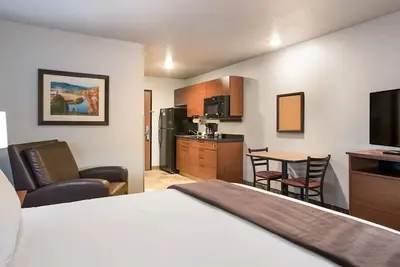 Image de Discover Meridian from Room w/ Kitchen, Pet-Friendly Vibes!