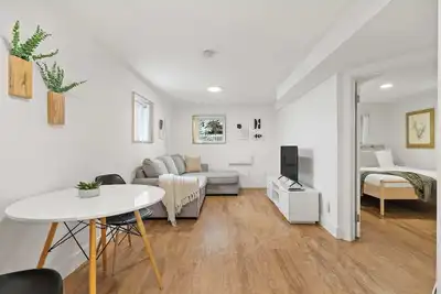 Image de The Sunday Charming Private Suite in Calgary