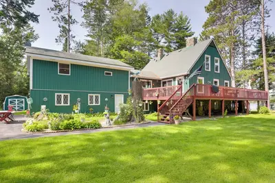 Image de Dock & Views: Lakefront Family Home in Conover!
