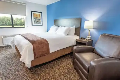 Image de Roomy Stay with Full Kitchen Near Scenic Lake Trails and Hiking Adventures