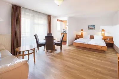 Image de 1-room apartment in a prime location with balcony