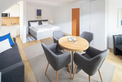 Image de Modern apartment directly on the Kurplatz with balcony for couples and small families.