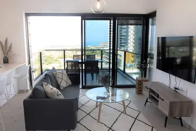 Image de O&O Group – Elegant Tower Apt | Sea View & Parking